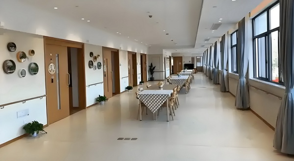 深圳 积分制入户_泰国还没真正出手，洪森就呼吁冷静 后前方卧轨男子发现